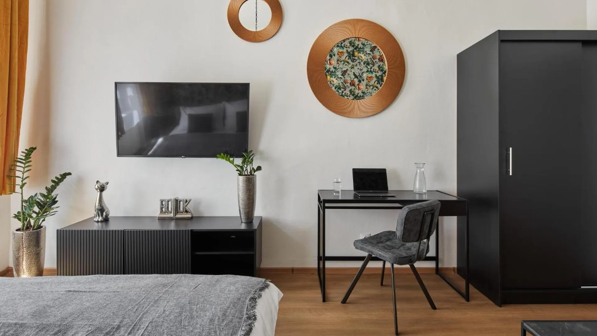 Prague Days - Sunlit 1Bdr Apartments - Netflix - Central Yet Quiet - New Town Tjeckien