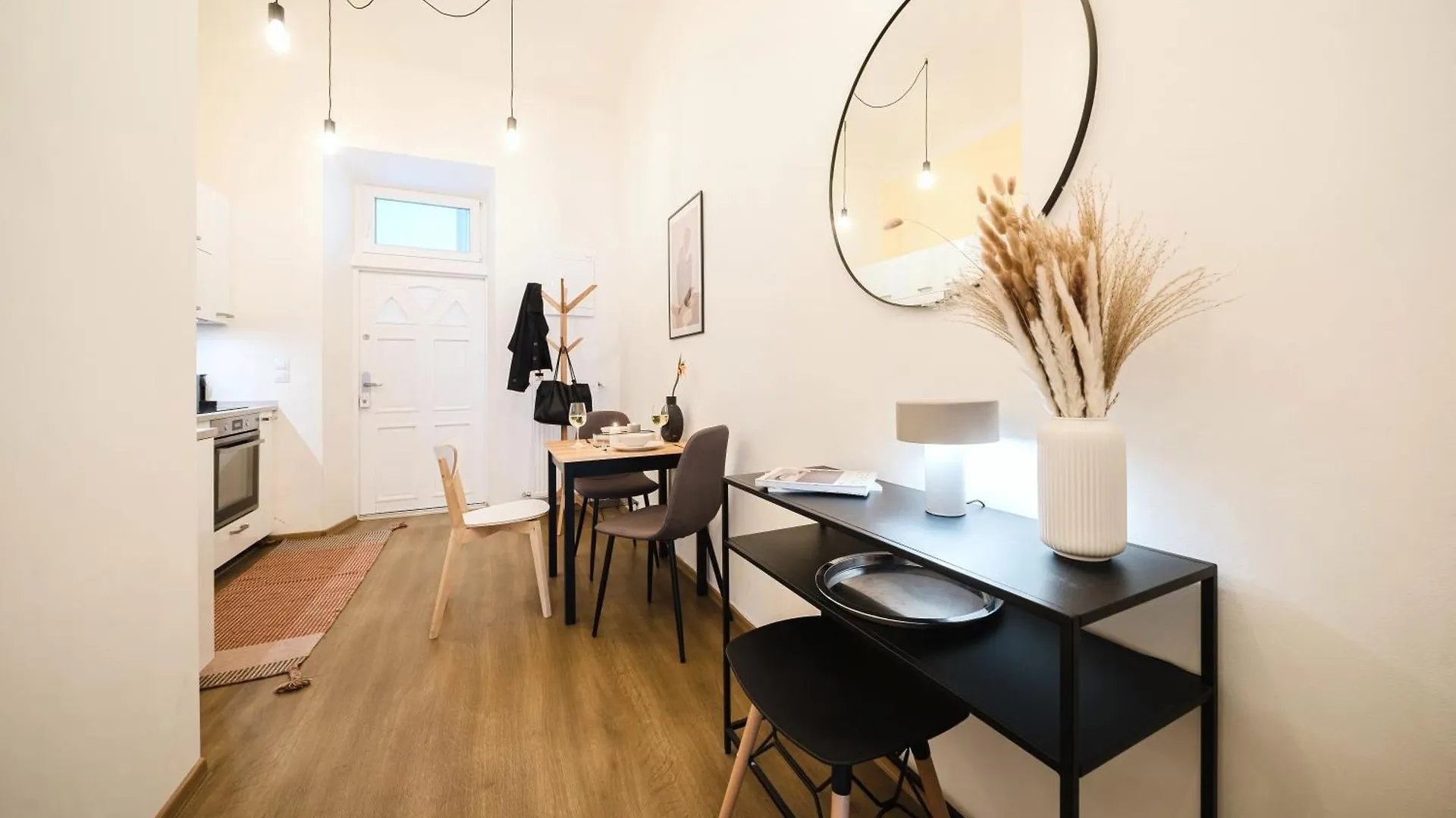 Prague Days - Sunlit 1Bdr Apartments - Netflix - Central Yet Quiet - New Town 0*,  Tjeckien